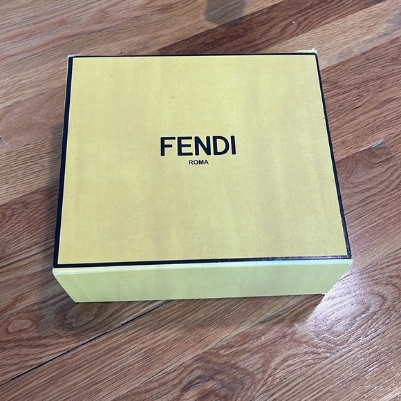 Fendi dark brown scarf - Picture 4 of 7